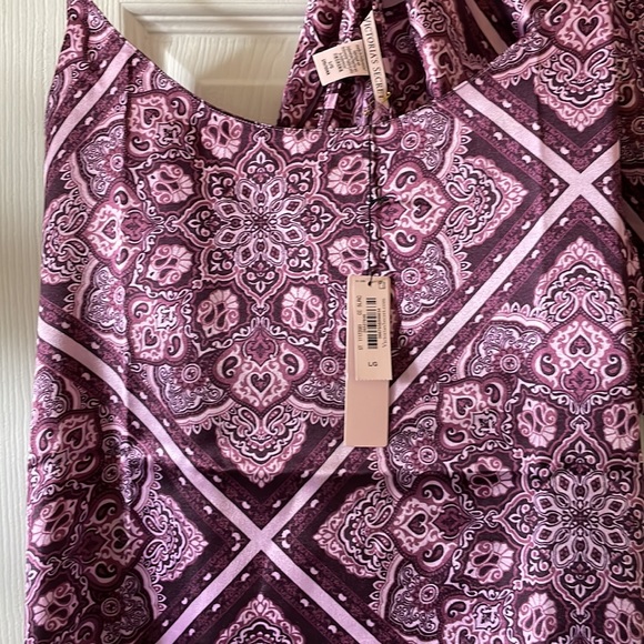 NWT. Victoria’s Secret satin Pajama set paisley pink shorts top set - Picture 3 of 5